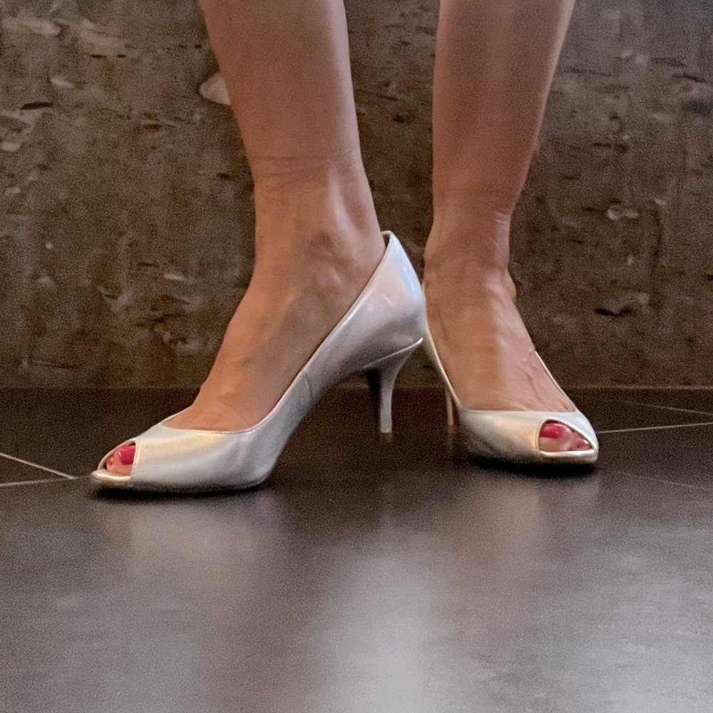 TAHARi size 7.5 shoes